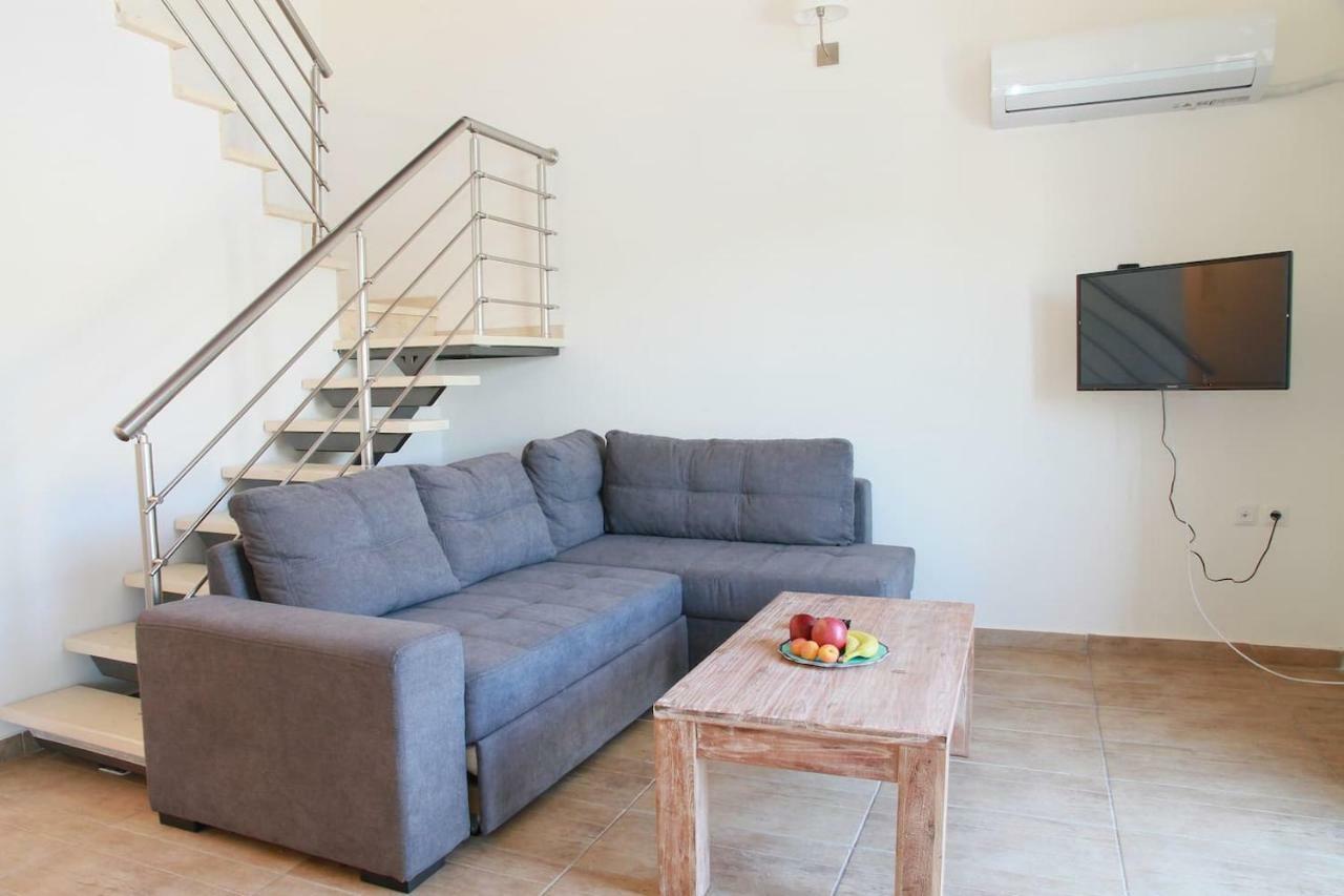Xaradiotis House - A Modern Away From Holiday home *